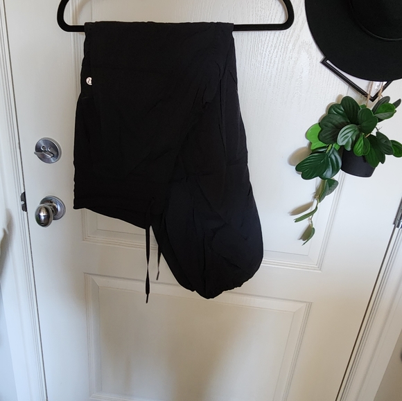 Black Lululemon Dance Pants 8 - Picture 3 of 4